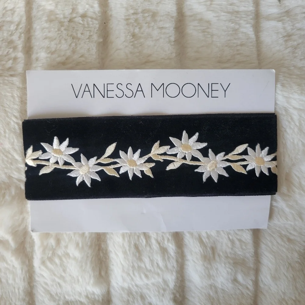 VANESSA MOONEY // lizy black velvet daisy floral embroidered choker